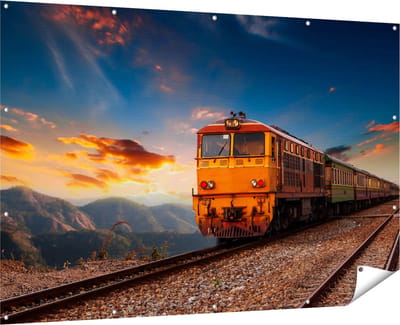 Gards Tuinposter Trein tussen de Bergen in Thailand - 180x120 cm - Tuindoek - Tuindecoratie - Wanddecoratie buiten - Tuinschilderij