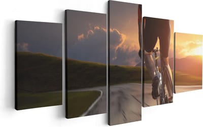 Artaza Canvas Schilderij Vijfluik Wielrennen Fietser op de Weg bij Zonsondergang - 100x50 - Foto Op Canvas - Canvas Print