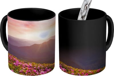 Magische Mok - Foto op Warmte Mokken - Koffiemok - Bloemen - Berg - Zonsondergang - Landschap - Magic Mok - Beker - 350 ML - Theemok