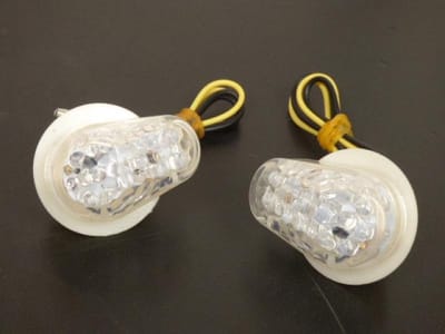 Paar kleine LED-knipperlichten voor Yamaha 011-1 motoren Gloednieuw