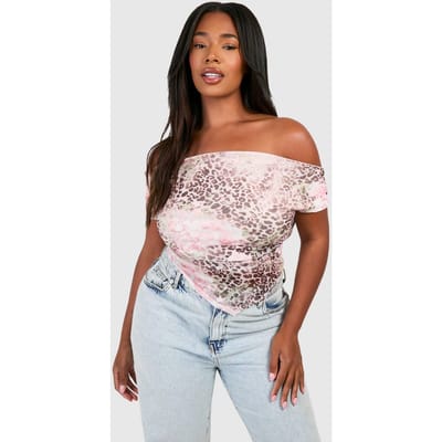 boohoo Dames Plus Faded Leopard Mesh Cowl Front And Back Top | Bruin | Maat: 52