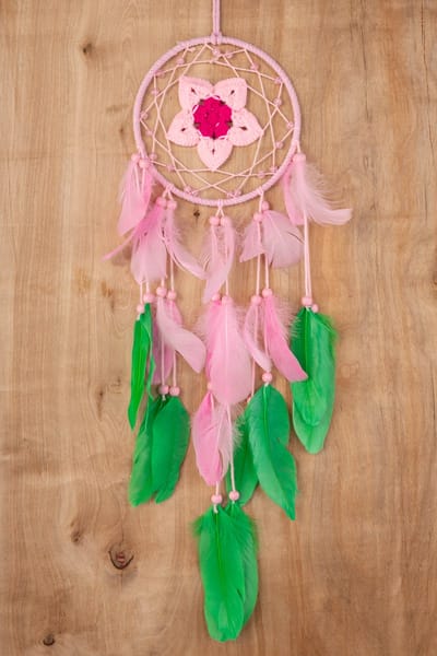 KIMU® Dromenvanger Bloem Roze Groen - Dreamcatcher Veren Macramé - Bohemian Ibiza Kinderen Boho Babykamer Buiten Kado Meisjeskamer Veertjes Festival