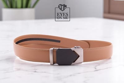 Lichtbruine lederen riem zonder gaatjes met automatische gesp voor heren ( model N040 )