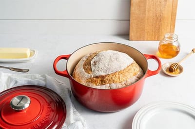 Ronde Gietijzeren Braadpan met Deksel - 24 cm Kersenrood