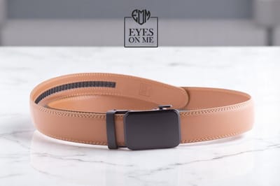 Lichtbruine lederen riem zonder gaatjes met automatische gesp voor heren ( model L113 )
