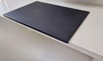 Gehoekte bureaumat met randbescherming van echt leer in diverse kleuren