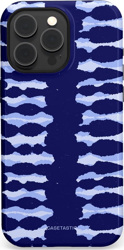 Casetastic Hoesje Geschikt voor Apple iPhone 15 Pro Max Magsafe - Stijlvolle Beschermende Duo-layer Case - Golven in blauw