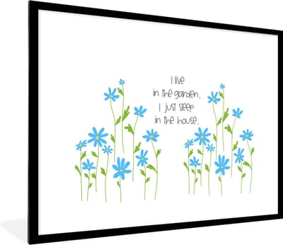 Fotolijst incl. Poster - Spreuken - I live in the garden I just sleep in the house - Quotes - 80x60 cm - Posterlijst