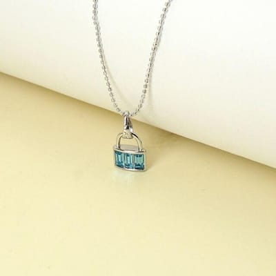 Mini Pendentif Clé en Cristal pour Femme Ras de Cou de Noël Chunky Généreux Plaqué Or Blanc 18k Tempérament Collier de Mode 40cm beige
