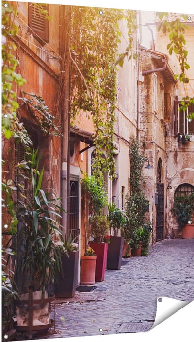 Gards Tuinposter Straatje in Rome met Groene Planten - 100x150 cm - Tuindoek - Tuindecoratie - Wanddecoratie buiten - Tuinschilderij