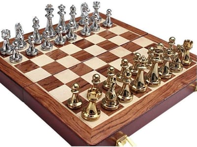Schaakspel Metaal - Strategiespel Educatief - Mentale Training - Massief Houten Bord - 29.7 cm - Goud Zilver