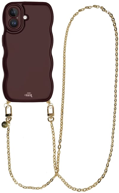 xoxo Wildhearts Glossy Wavy Cord Case Burgundy - Geschikt voor iPhone 16 - Dreamy - Lang koord - Glimmend telefoonhoesje met golven - Hoesje met koord - Gouden ketting - lang telefoonkoord - Bordeaux rood hoesje - Lange variant koord
