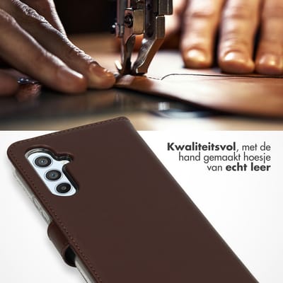 Selencia Hoesje - Geschikt voor Samsung Galaxy A54 (5G) - Echt Lederen Bookcase - Bruin