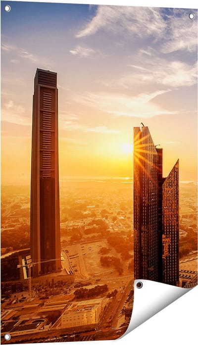 Gards Tuinposter Dubai Stad bij Zonsopgang - 60x90 cm - Tuindoek - Tuindecoratie - Wanddecoratie buiten - Tuinschilderij