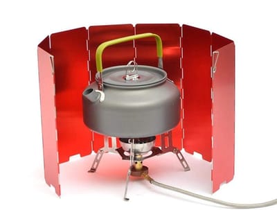 OmGoods - Dailygoody - Kampeer Windbescherming - Opvouwbare Windplaat - Efficiënte Warmtebehoud - Rood - Geschikt voor Gasfornuizen en BBQ's - Inclusief Opbergd