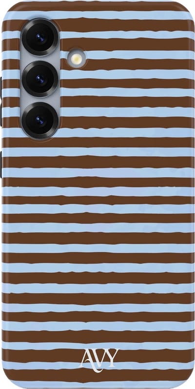 AVY Hoesje geschikt voor Samsung Galaxy S24 | Ocean Latte | Strepen | Bruin & Blauw | Hard Shell Back Cover | Compatibel met MagSafe & Qi2
