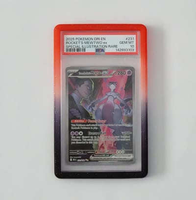TCGprotection - PSA Guard – Crimson Onyx (Rood - Zwart) Gradient met glittereffect / Slab Bumper - Beschermhoes voor Pokemon, MTG, TCG, Yu-Gi-Oh & One Piece – Verzamelen