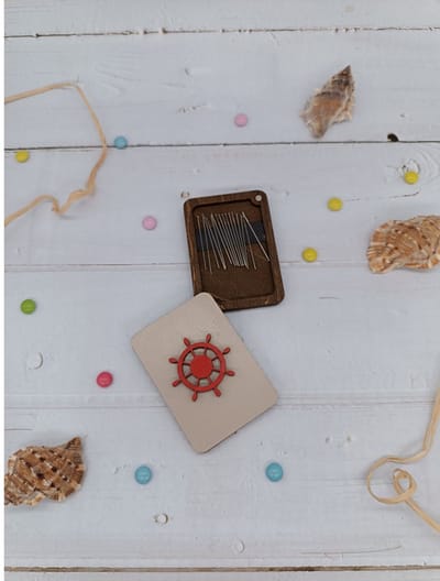 Naaldhouder - Houten Naaldendoosje Stuurwiel - Kind Fox - met magneetstrip