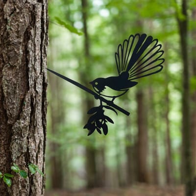 Birdzone - Metalbird - Maoriwaaierstaart - Tuindecoratie - metalen vogels - metal bird - Vogeldecoratie - 27 x 19 cm - Metalen Vogels Tuindecoratie - Boomdecoratie