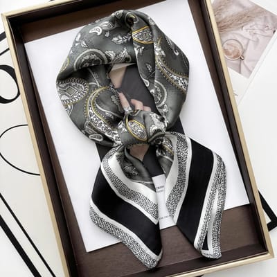 Nieuwe Literaire Modieuze Bandana Imitatie Zijde 70*70cm Temperament Vierkante Sjaals Vrouwen Lente/Zomer Zachte Satijnen Sjaal 70x70