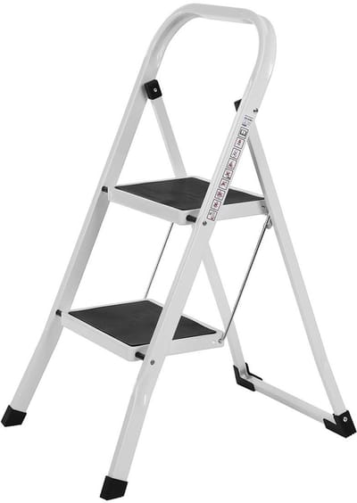 Opvouwbare ladder met 2 treden, voorzien van veiligheidsvergrendeling, draagvermogen 150 kg, opvouwbaar ontwerp voor ruimtebesparing en draagbaarheid, stevig en duurzaam metalen frame, 46,5 x 4 x 90 cm, zilver.