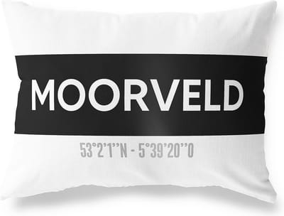 Tuinkussen MOORVELD - LIMBURG met coördinaten - Buitenkussen - Bootkussen - Weerbestendig - Jouw Plaats - Studio216 - Modern - Zwart-Wit - 50x30cm