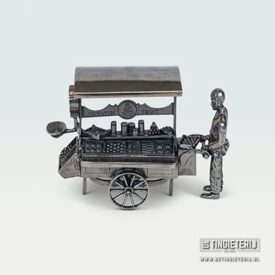 Tinnen Miniatuur Groenteboer met kar - Groenteboer - marktkraam - jubileum cadeau - pensioen - Marktkoopman