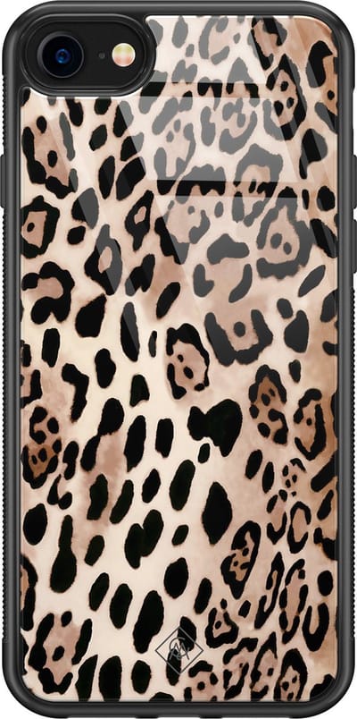 Casimoda® hoesje - Geschikt voor iPhone SE (2020) - Luipaard print bruin - Luxe Hard Case Zwart - Backcover telefoonhoesje - Bruin/beige