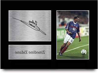 Gedrukte Foto - Gesigneerde Reproductie - Fan Cadeau - Professioneel Gemonteerd - A4 Formaat - Zwart Mat