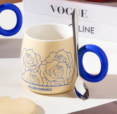 Luxe Mok met Deksel & Lepel - Blauw - 400ml – Golden Romance Design - Mok - Geschenk