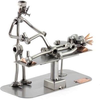 Metalen beeld - Fysiotherapeut - Fysiotherapeut met patiënt - Moerenbeeldje - 17x15x7 cm - by Rawa