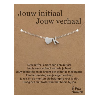 Letter K Armband op Cadeau Kaartje - Jouw initiaal, jouw verhaal - 15,5cm + 5,5cm verstelbaar Zilverkleurig Stainless Steel - Initiaal & Hartje Hanger - Pax Amare