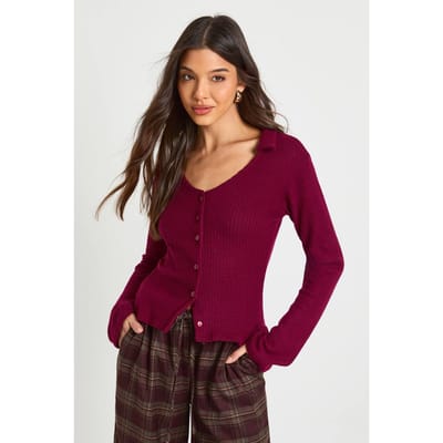 boohoo Dames Zacht geborstelde rib V-hals top met kraag en knopen die door de kraag gaan | Berry | Maat: 6