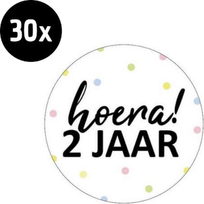 30x Sluitsticker Hoera 2 jaar! | 40 mm | Traktatiesticker Hoera | Cadeausticker | Sluitzegel | Sluitsticker | Traktatie - Verjaardag - Feest | Sticker 2e verjaardag | Kinder traktatie