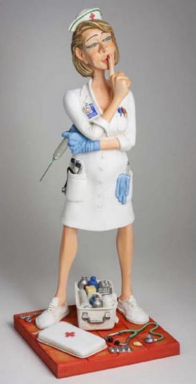 Verpleegkundige - verpleegster - beeldje – beroepen – professions – Guillermo Forchino – 10x10x24 cm