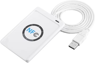 NFC Reader Writer ACR122U voor Snelle Contactloze IC Kaartlezers en Betalingssystemen met Ingebouwde Antenne voor Veilig Toegangsbeheer en Betalingen in Wit