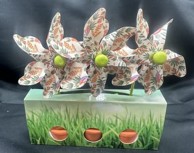 Set van 3 decoratieve windmolentjes in pot - kunststof+houten steker "wit + tropische blaadjes"- meerkleurig + oranje potjes- dia 9 cm x hoogte 16 cm - Tuinaccessoires - tuinstekers