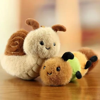 ZAKOL Schattige Simulatie Insect Hanger Pluche Gevulde Poppen Speelgoed Cartoon Insect Spin Bij Pluche Pop Tas Decor Hanger Creatief Cadeau beige