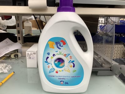 Vloeibaar wasmiddel. 3 liter. Voor gekleurde was. Lessive. Voor 46 wasbeurten.