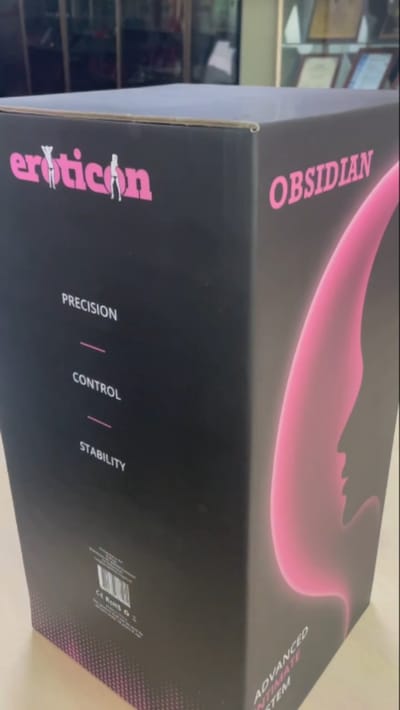 Eroticon OBSIDIAN Premium Sex Machine - Seksmachine voor Man en Vrouw - Neukmachine met Draadloze Afstandsbediening - 4 Dildo’s + Pocket Pussy - 20 Snelheden - 21 Standen - Fuckmachine - Sexmachine - Dildo Machine - Anaal en Vaginaal - Sex Toys