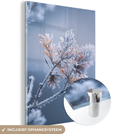 MuchoWow® Glasschilderij 120x160 cm - Schilderij acrylglas - Dennennaalden - Planten - IJs - Sneeuw - Winter - Foto op glas - Schilderijen