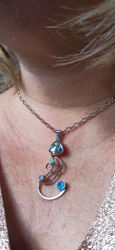 CHEEK Handgemaakt juweel - Italiaans design met SWAROVSKI ELEMENTS™ Ketting 45 cm - Lengte 6 cm x2,5 cm - Juweel van gerhodineerd materiaal.