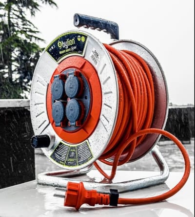 Bylion Kabel haspel 25 meter 3 x 1,5 metalen behuizing
