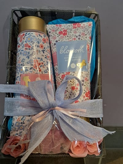 geschen set vrouwen verjaardag - moeder dag - kerst geschenk - wilde bloemen - douche gel - body lotion - zeep