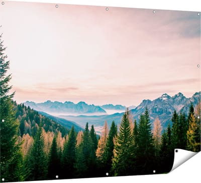 Gards Tuinposter Bos met Bomen bij Bergen Landschap - 160x120 cm - Tuindoek - Tuindecoratie - Wanddecoratie buiten - Tuinschilderij