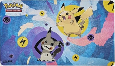 Ultra Pro - Pokémon TCG - Pikachu en Mimikyu Speelkleed