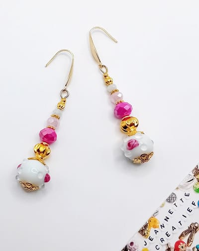 Jeannette-Creatief® - Chique - Oorbellen met Lampwork Kralen Wit, Roze & Facet Kralen & Goud - Dames Oorbellen - Oorbellen - Oorbellen met Kralen - Roze Oorbellen - Witte Oorbellen - Valentijn