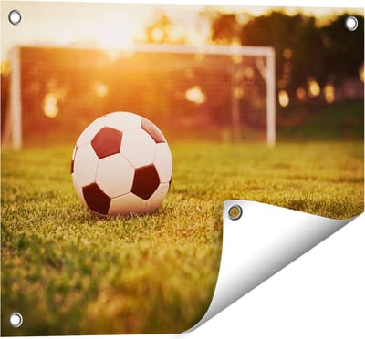 Gards Tuinposter Voetbal met Goal tijdens Zonsondergang - 50x40 cm - Tuindoek - Tuindecoratie - Wanddecoratie buiten - Tuinschilderij