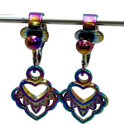 Clip Oorbellen - Oorclips - Regenboogkleur hartjes open sierlijk - Neochrome - Hangoorbellen - MNQ bijoux
