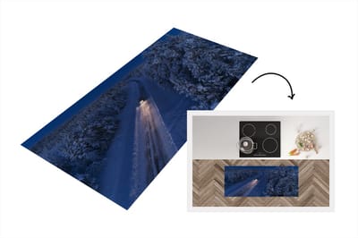 Keukenloper - Loper keuken - Een auto rijdt over een besneeuwde landweg van Lapland - 120x50 cm - Keukenloper vinyl